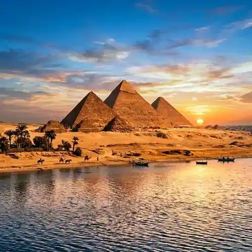 Best time to go to Egypt – Pyramids of Giza at sunset