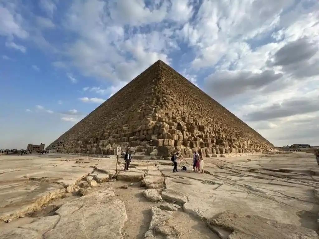 Egypt Travel Guide – Discover the Pyramids andEgypt Travel Guide – Discover the Pyramids and Ancient WondersAncient Wonders